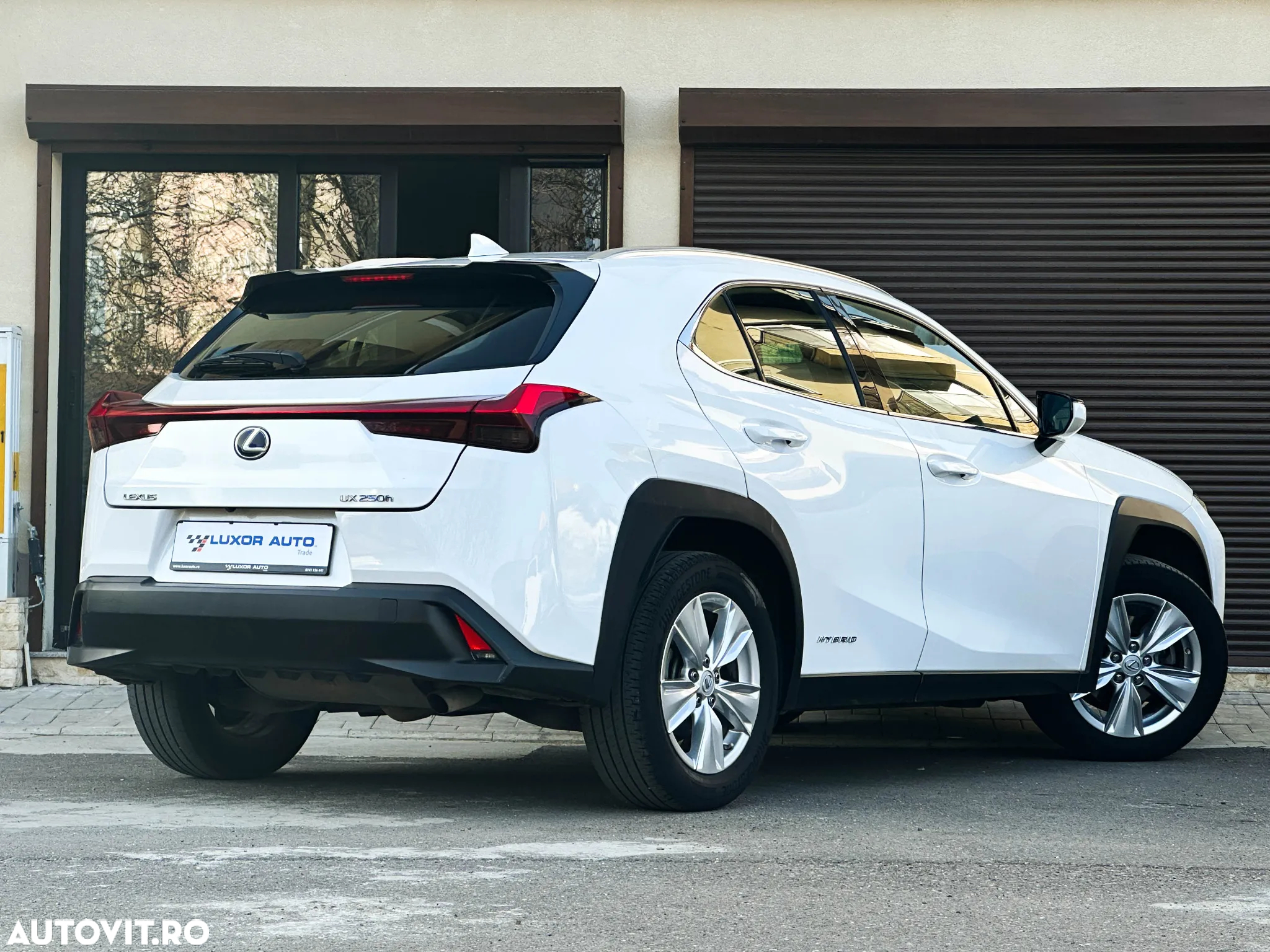 Lexus UX 250h 2.0L HEV 20H- (178 HP) 4X2 CVT Executive - 8
