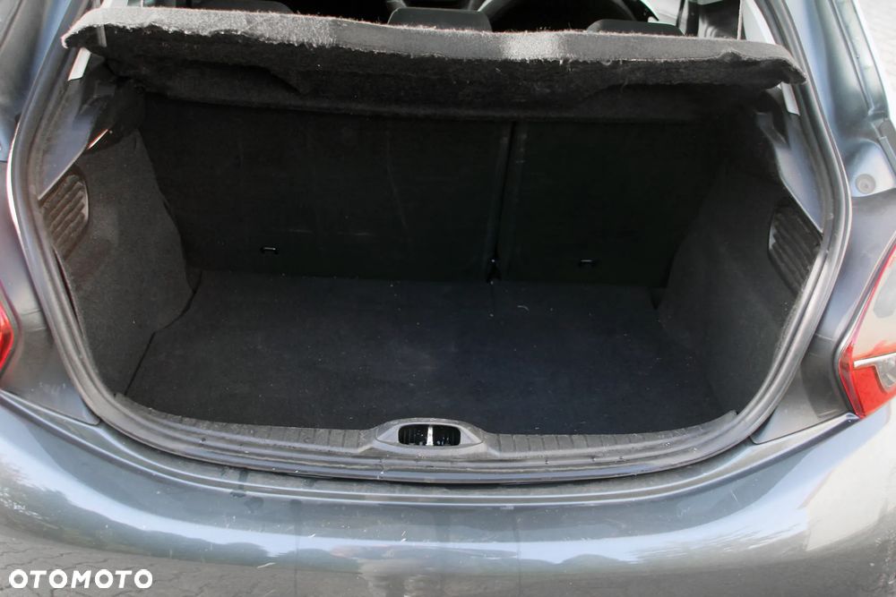 Peugeot 208 1.6 BlueHDi Allure S&S - 12