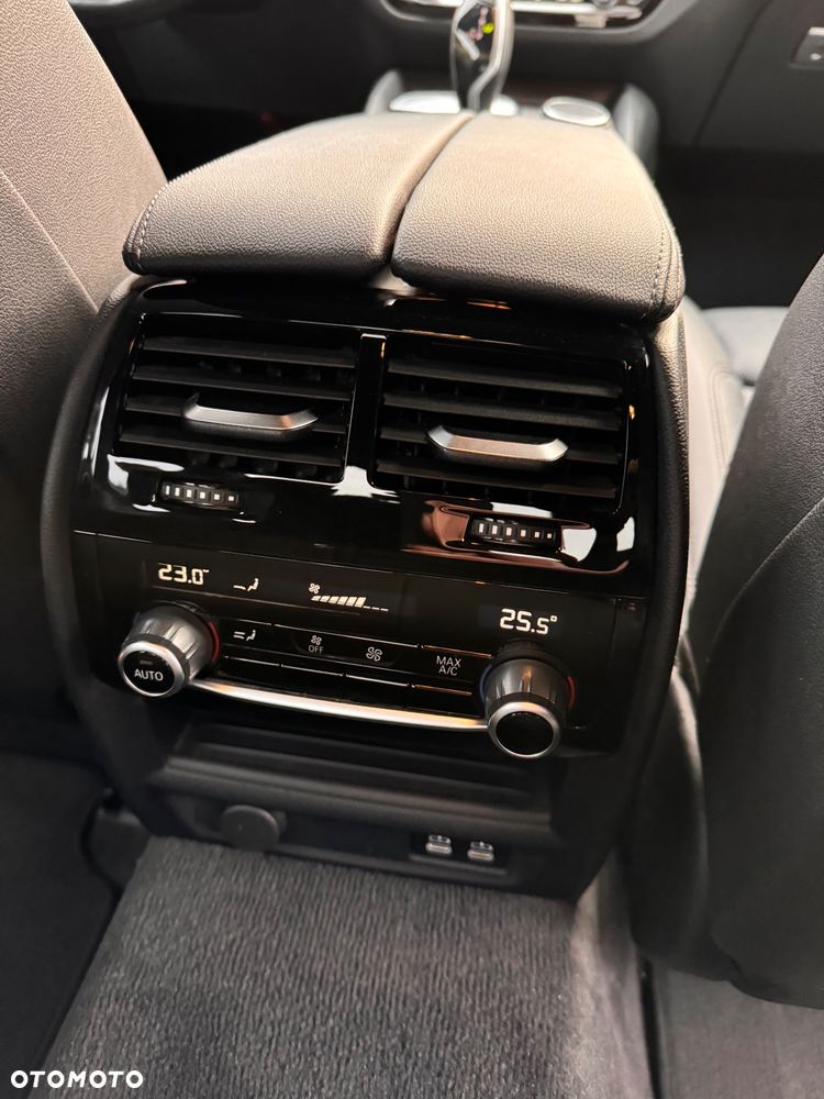BMW Seria 5 520d xDrive - 16