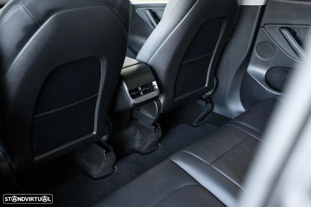 Tesla Model Y Long Range Dual Motor AWD - 29