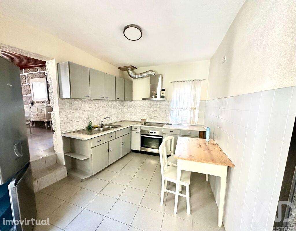 Casa / Villa T3 em Fornos de Maceira Dão de 175,00 m2 - Grande imagem: 3/13
