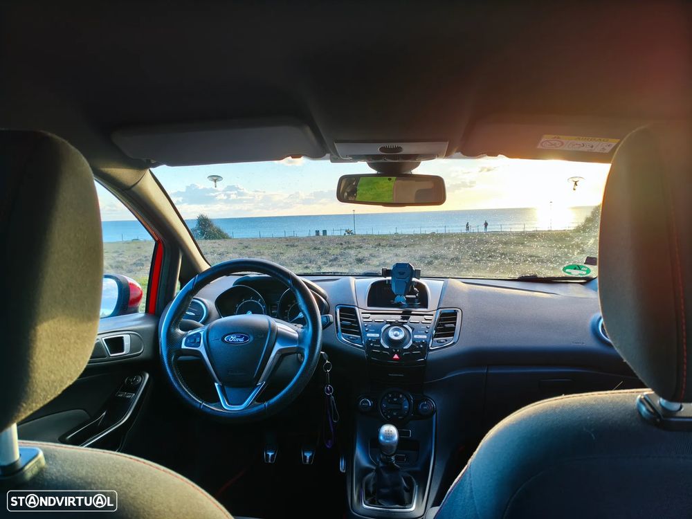Ford Fiesta 1.0 EcoBoost S&S ST-LINE - 17