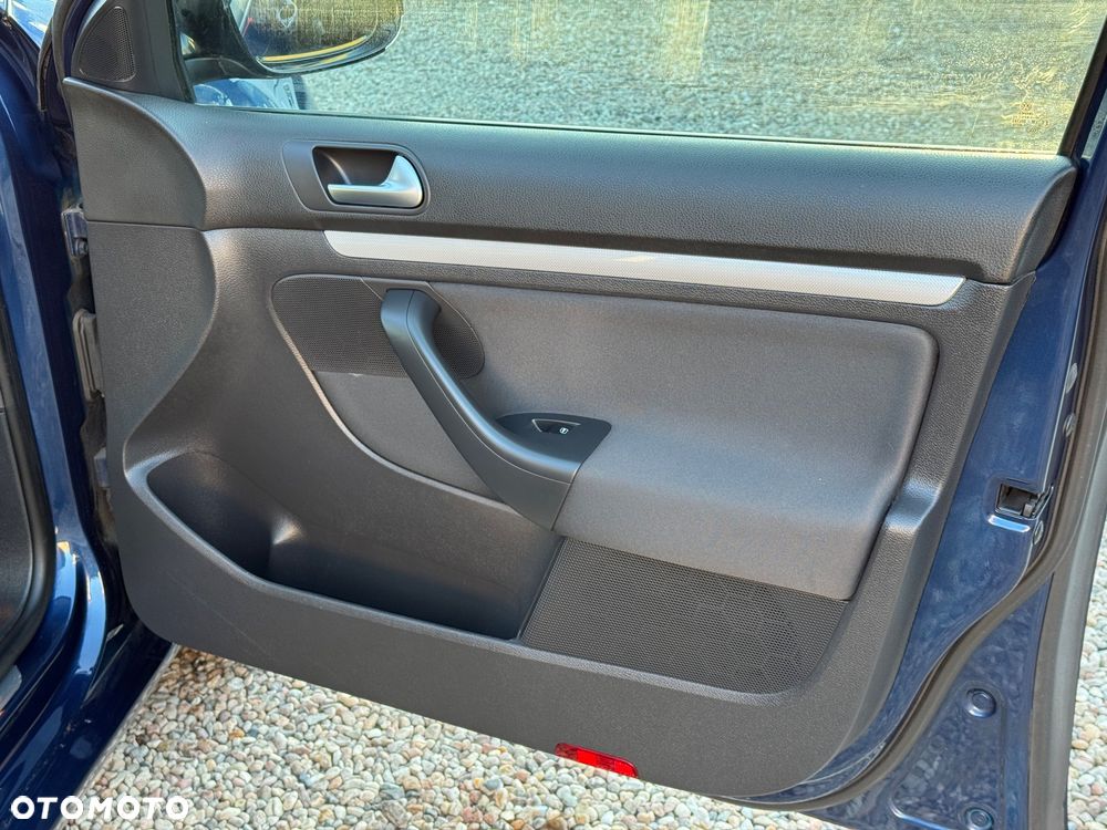Volkswagen Golf 1.6 TDI DPF MATCH - 14