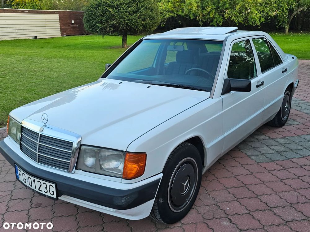 Mercedes-Benz W201 (190) - 1