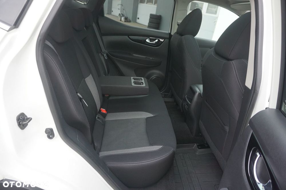 Nissan Qashqai 1.3 DIG-T DCT N-CONNECTA - 24