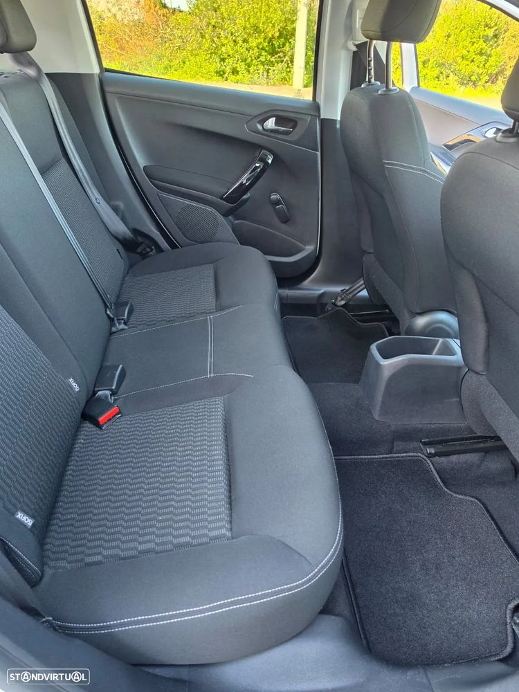 Peugeot 208 1.2 PureTech Style - 27