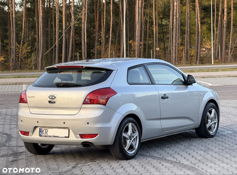 Kia Ceed - 4