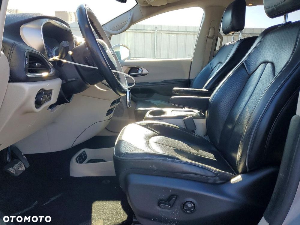 Chrysler Pacifica - 9