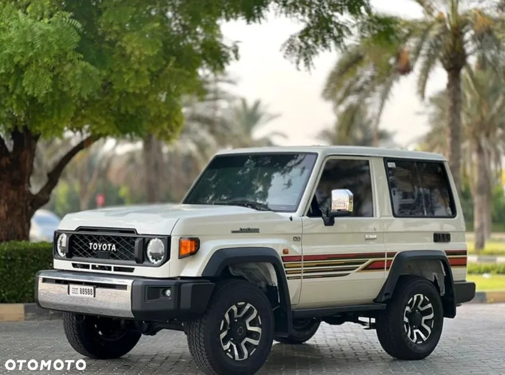 Toyota Land Cruiser - 4