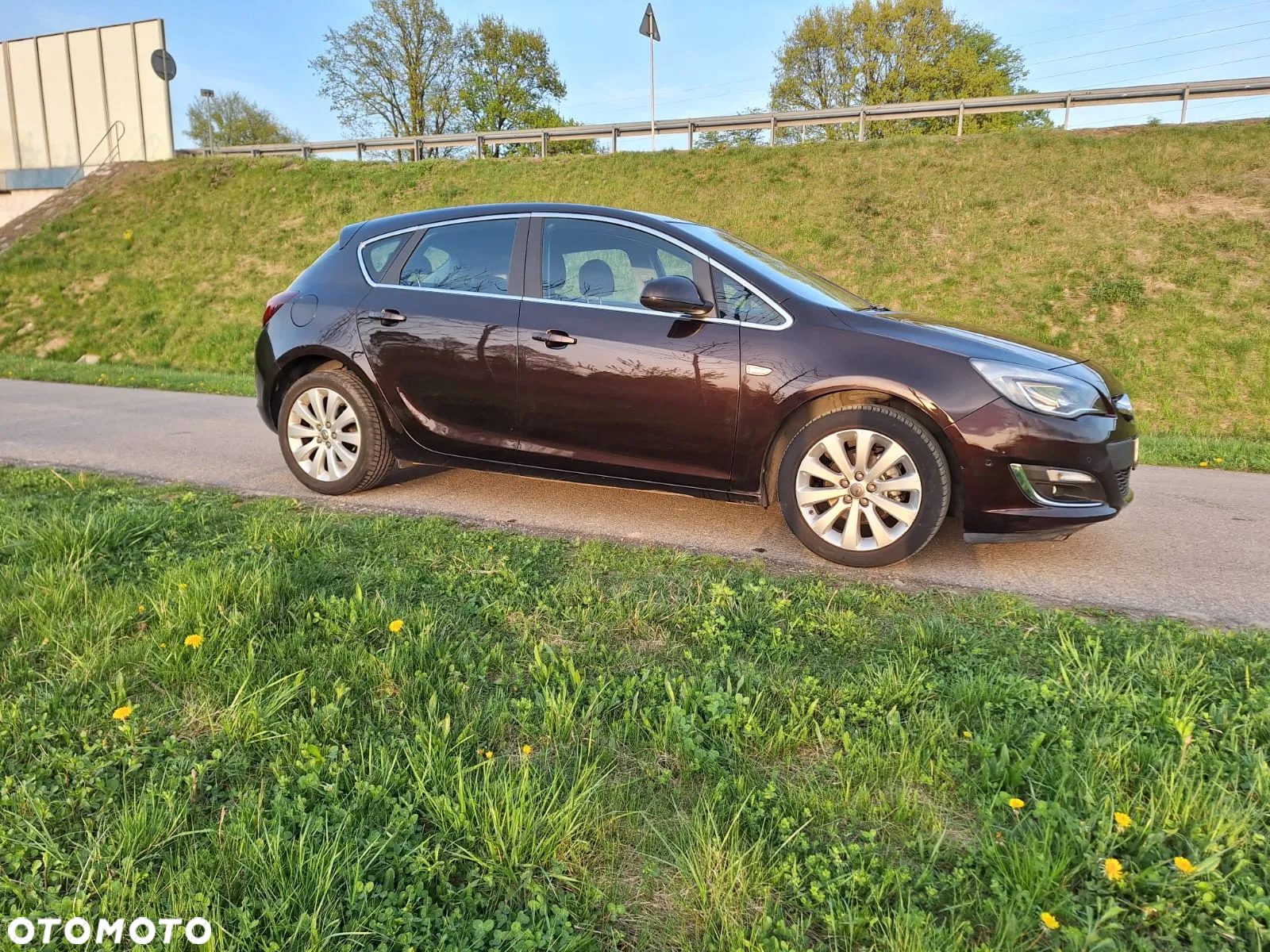 Opel Astra IV 1.4 T Cosmo EU6 - 4