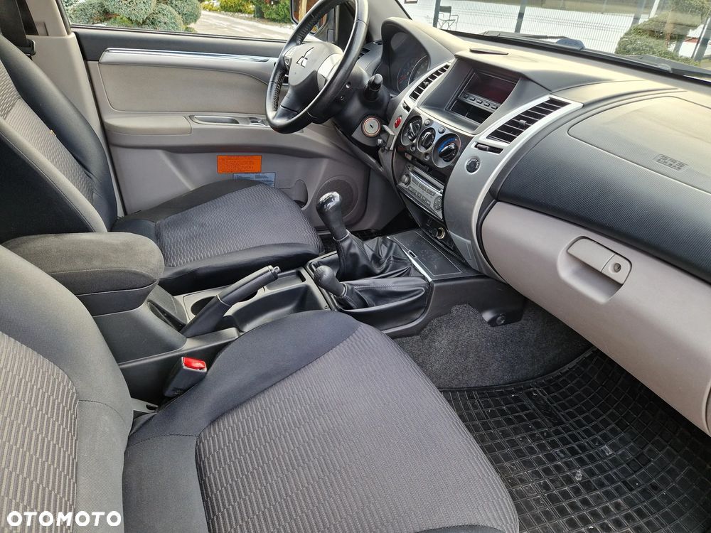 Mitsubishi Pajero Sport - 9