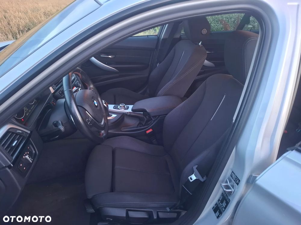 BMW Seria 3 320d Sport Line - 17