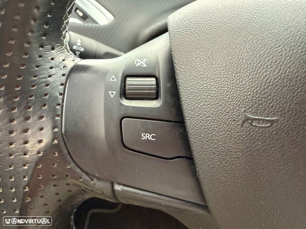 Peugeot 2008 1.2 PureTech Allure Pack EAT8 - 18