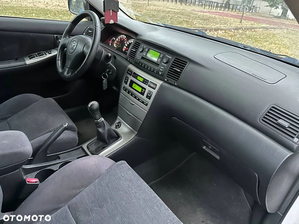 Toyota Corolla 1.6 VVT-i Sol - 3