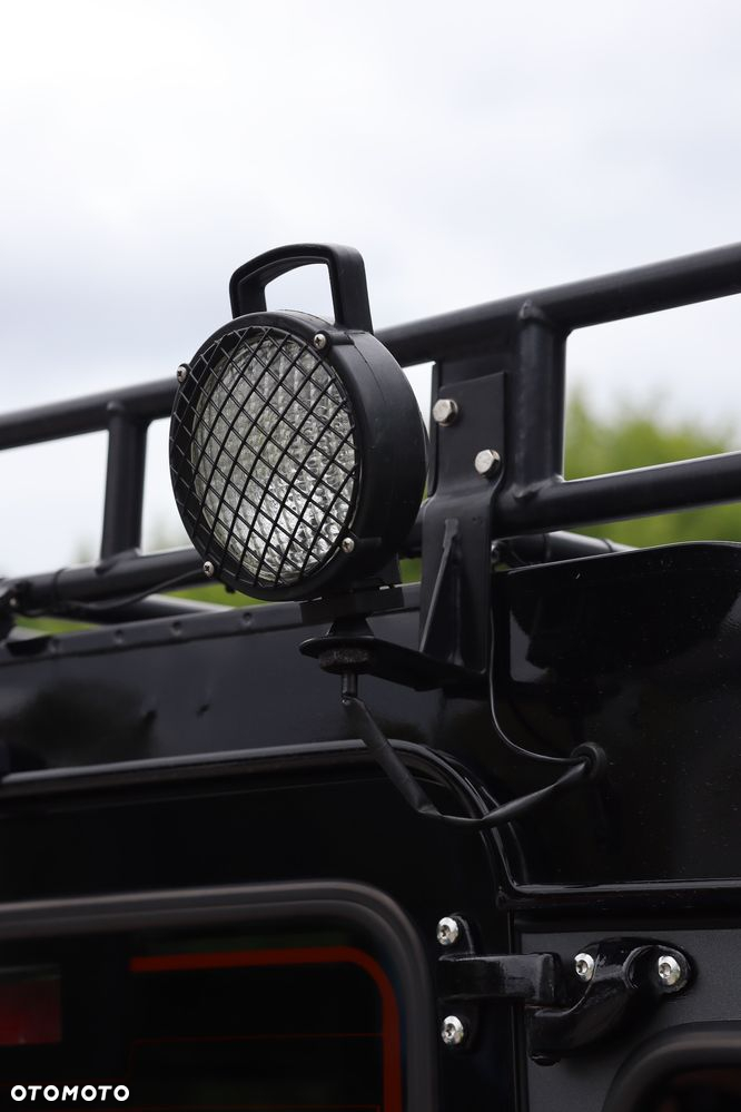 Land Rover Defender 90 2.2 TD4 E - 8
