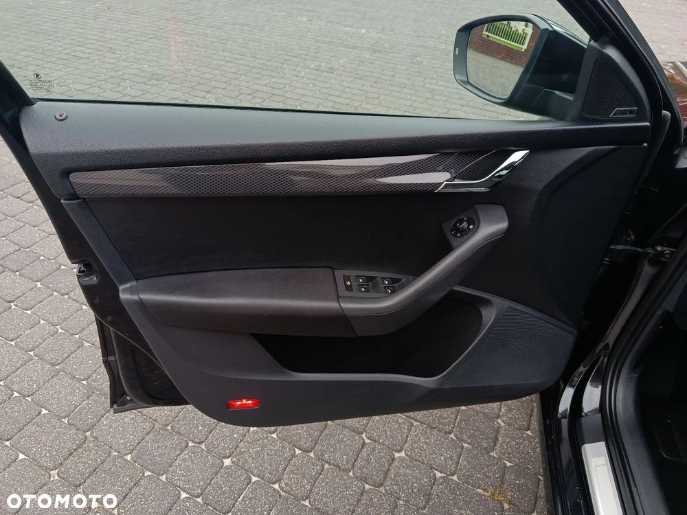 Skoda Octavia Combi 2.0 TDI RS - 20