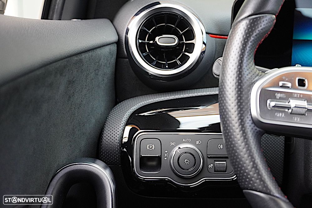 Mercedes-Benz A 250 Limousine e AMG Line - 31