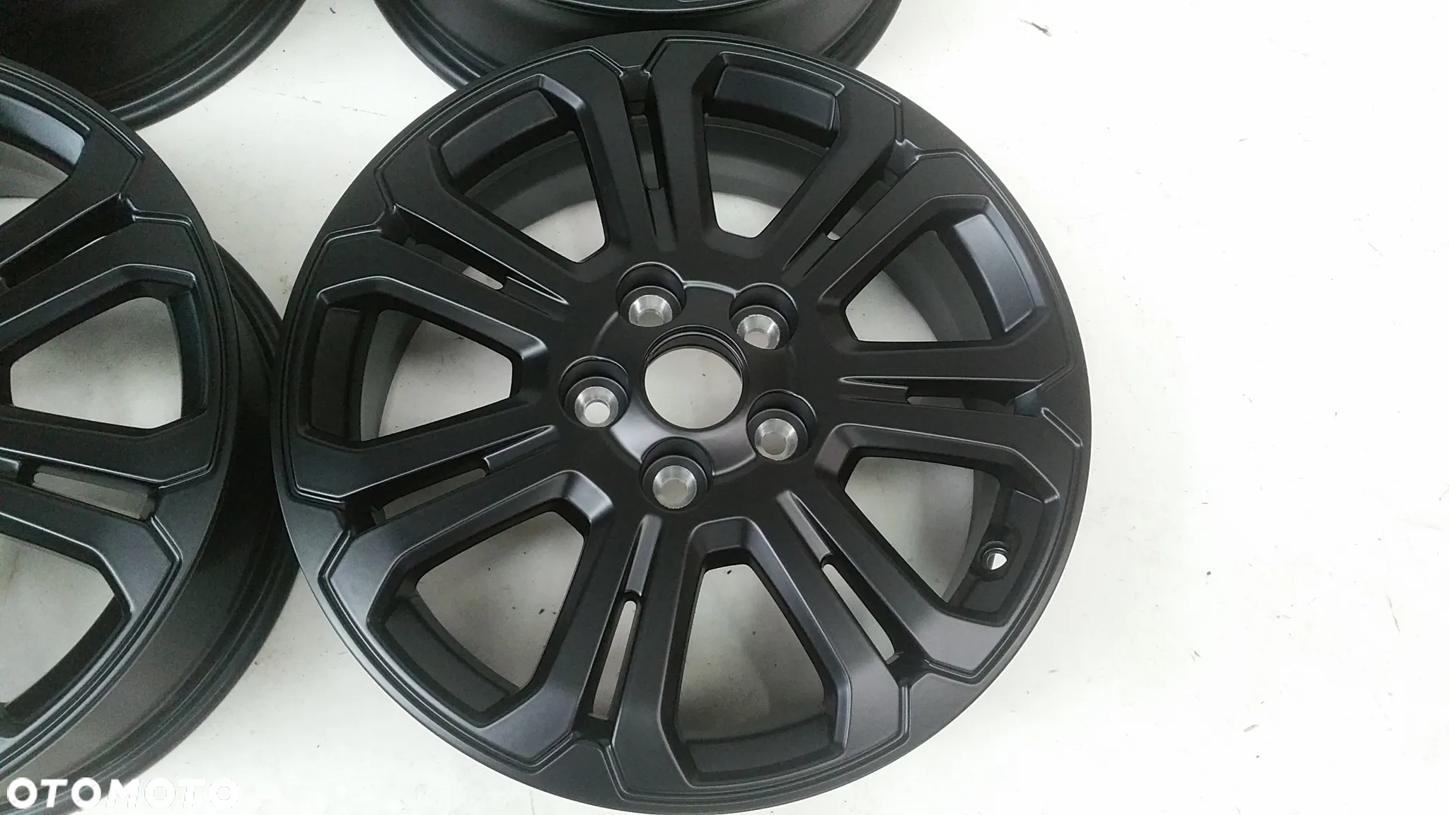 Felgi aluminiowe TRAFIC VIVARO TALENTO PRIMASTAR 5x114,3 - 6