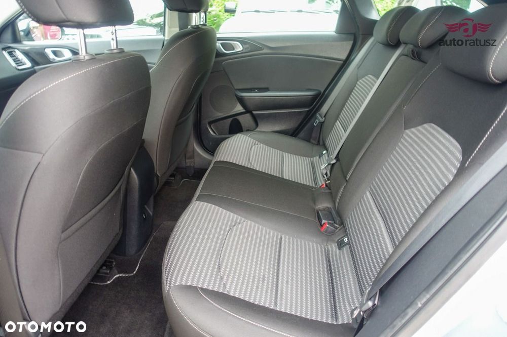 Kia Ceed - 10