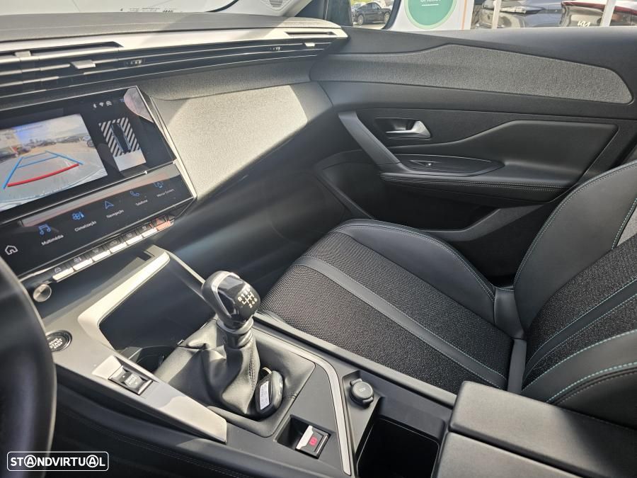 Peugeot 308 1.2 PureTech Allure - 18