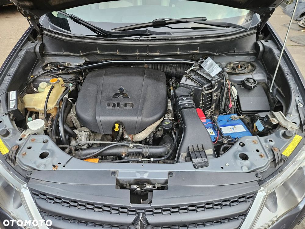 Mitsubishi Outlander 2.2 DI-D 4WD Intense - 38