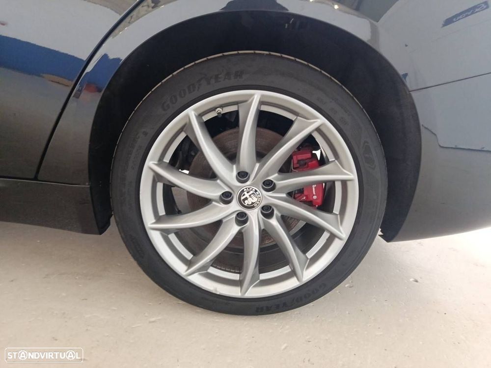 Alfa Romeo Giulia 2.0 T TI Q4 AT8 - 11