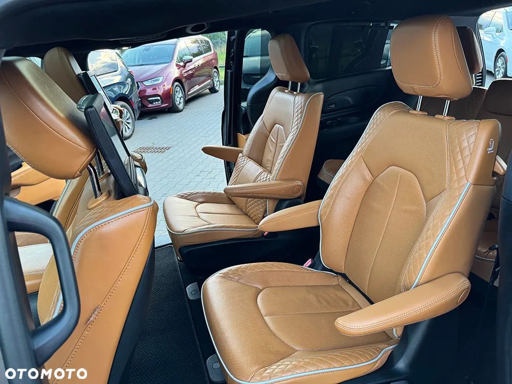 Chrysler Pacifica - 19