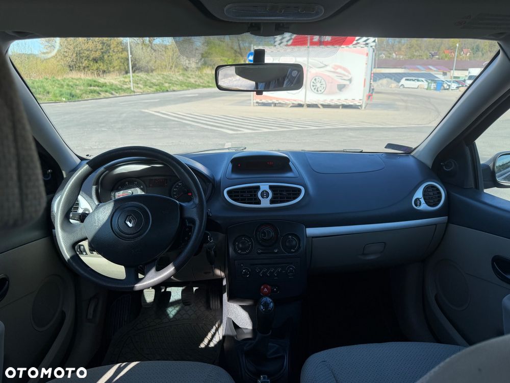 Renault Clio 1.2 16V Confort Authentique - 17