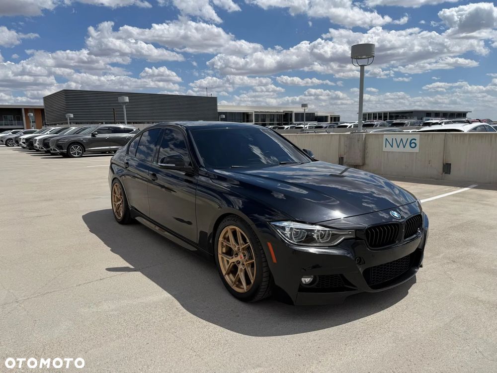 BMW Seria 3 330i M Sport - 9