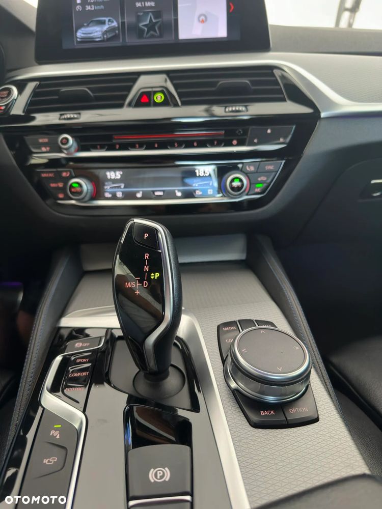 BMW Seria 5 520d M Sport - 16