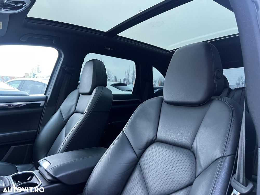 Porsche Cayenne - 23