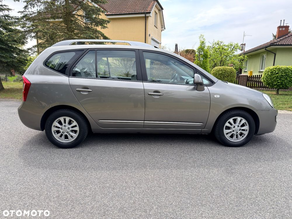 Kia Carens 1.7 CRDi 115 Fifa World Cup Edition - 6