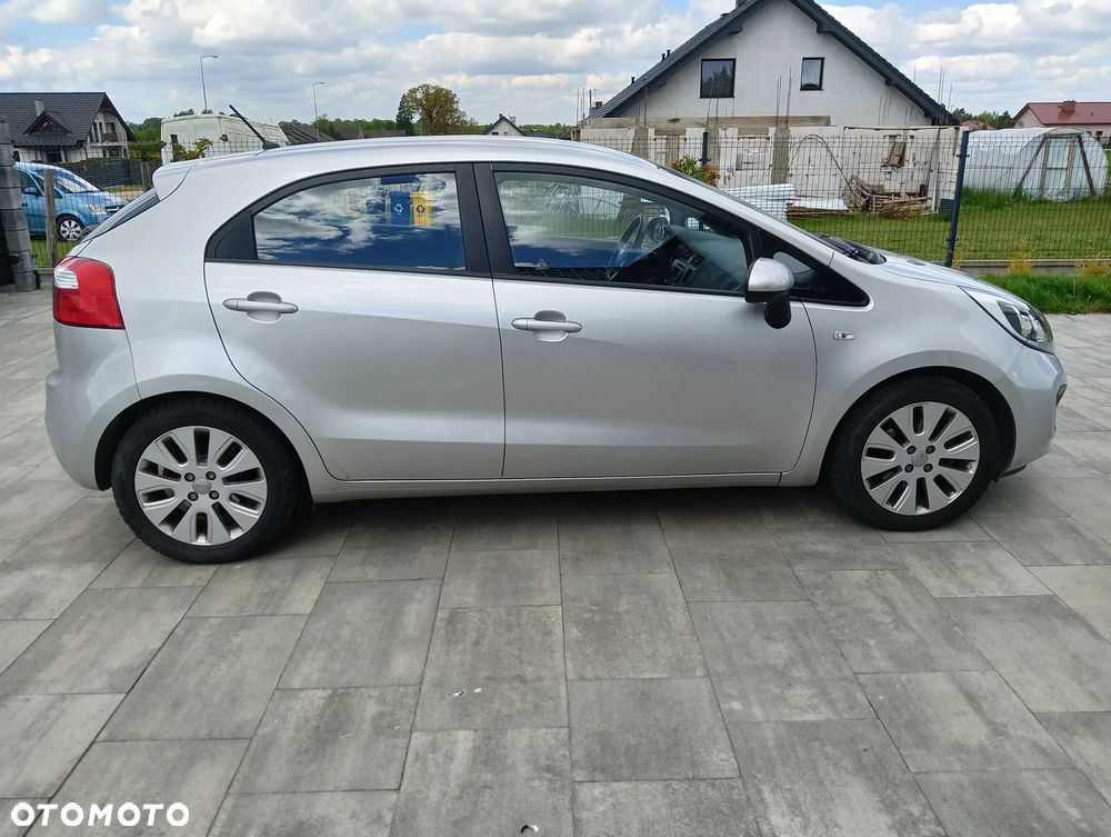 Kia Rio - 8
