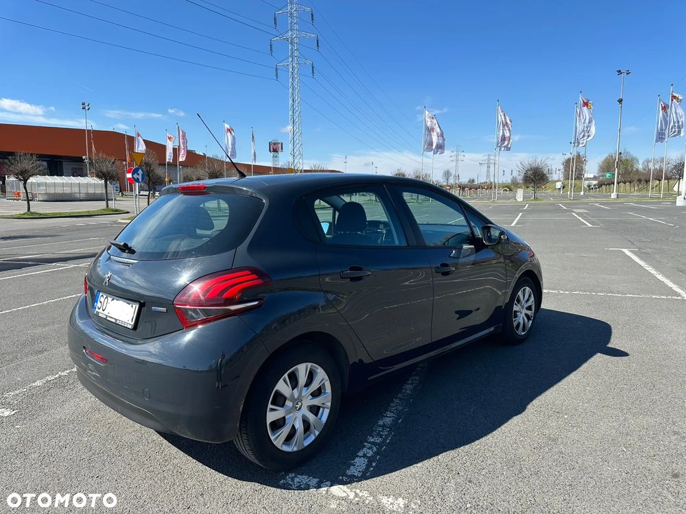 Peugeot 208 - 8