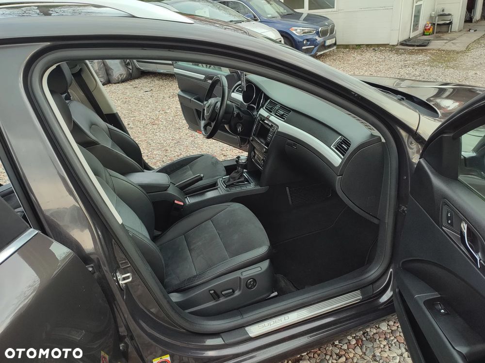 Skoda Superb 2.0 TDI DSG Exclusive - 25