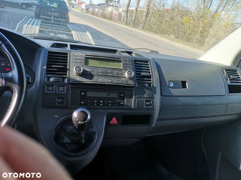 Volkswagen Caravelle - 10