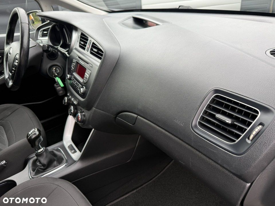 Kia Ceed 1.6 GDI Dream-Team Edition - 30