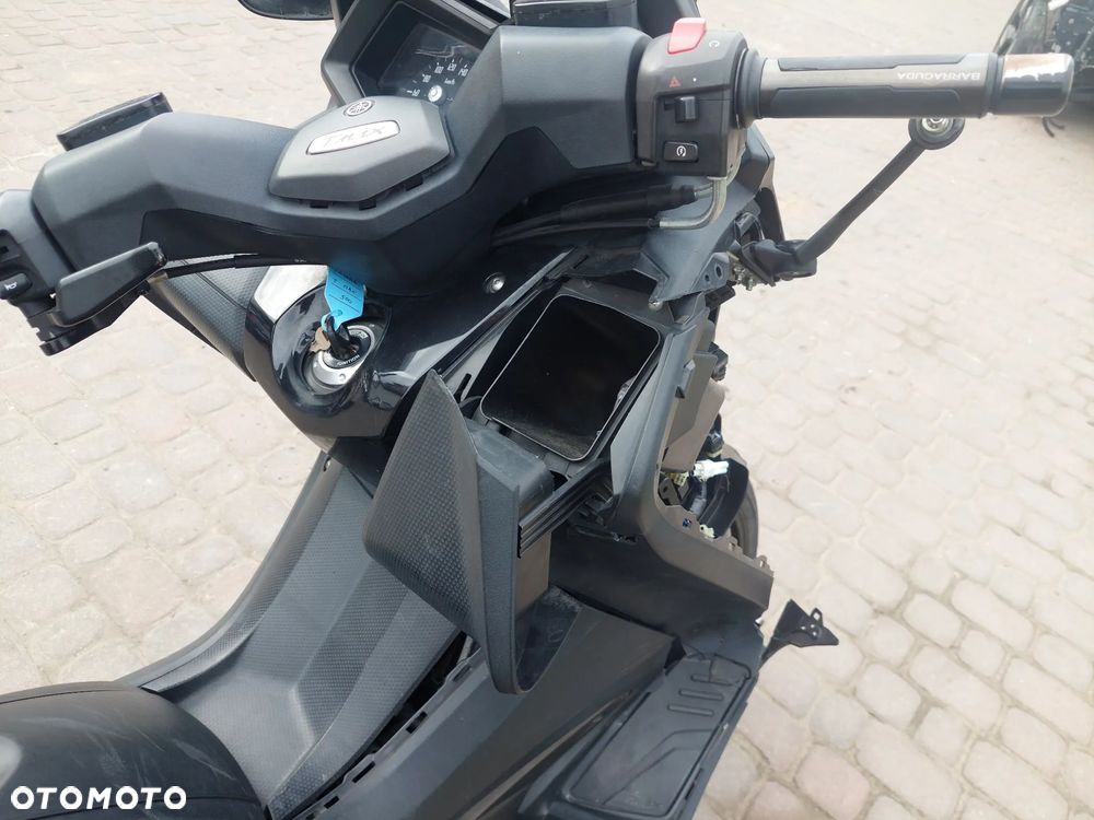 Yamaha Tmax - 16
