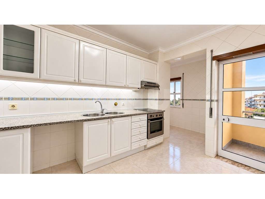Apartamento T2 com Elevador e Duas Varandas - Cavaco - Santa Maria ... - Grande imagem: 3/23