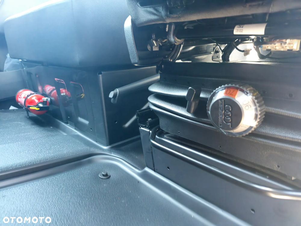 Mercedes-Benz Sprinter - 25
