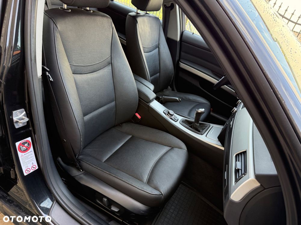 BMW Seria 3 320i Touring Edition Exclusive - 17