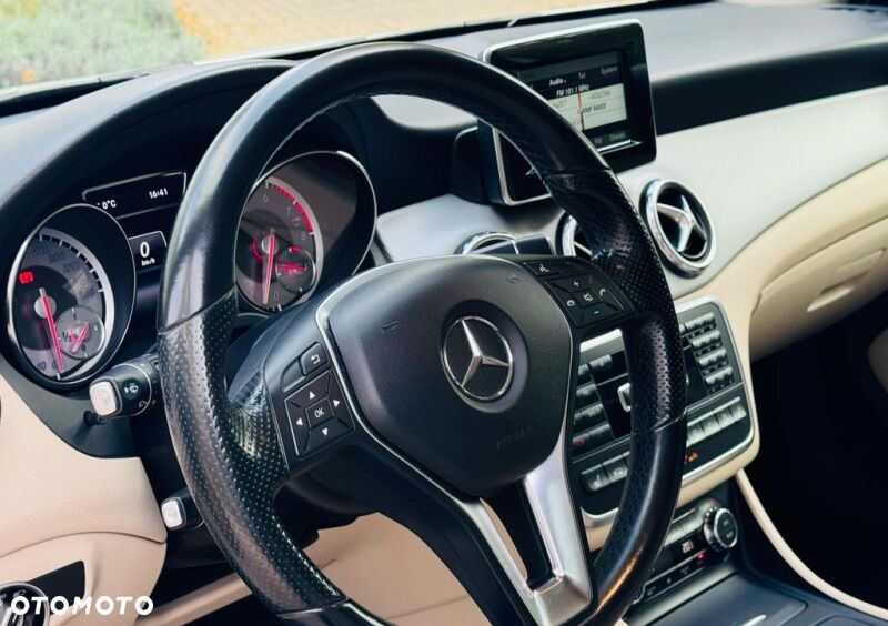 Mercedes-Benz GLA 250 4-Matic - 10
