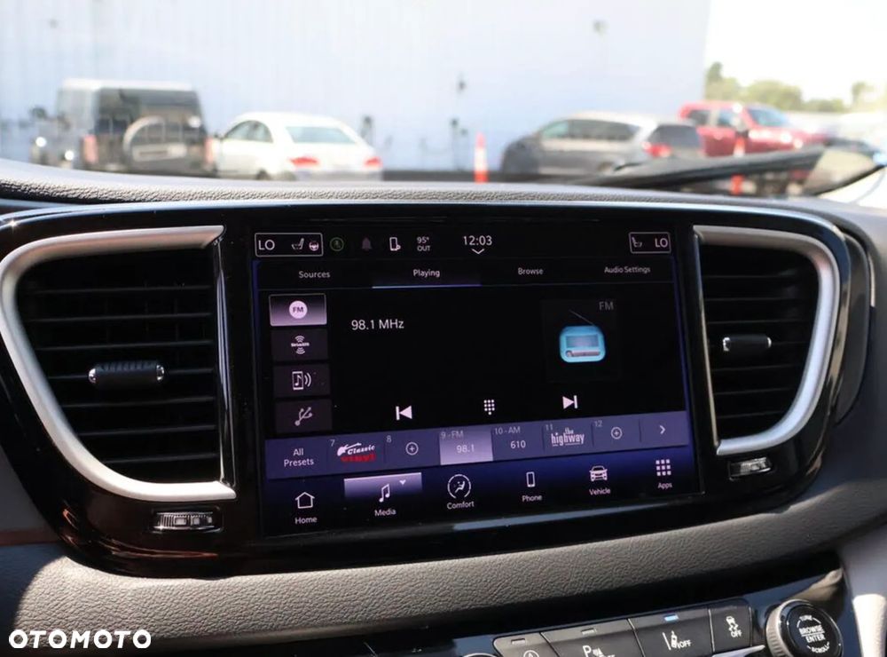 Chrysler Pacifica - 28