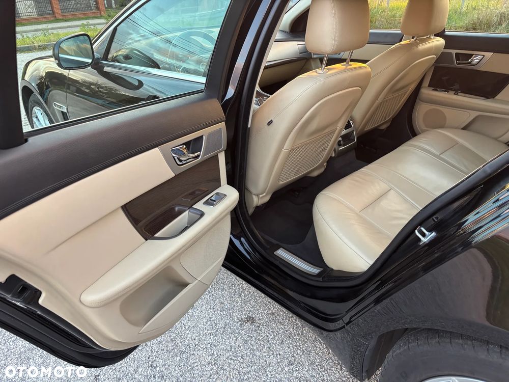 Jaguar XF 2.2 D Premium Luxury - 19
