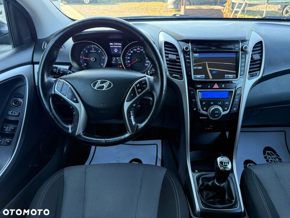 Hyundai i30 blue 1.6 CRDi Premium - 35