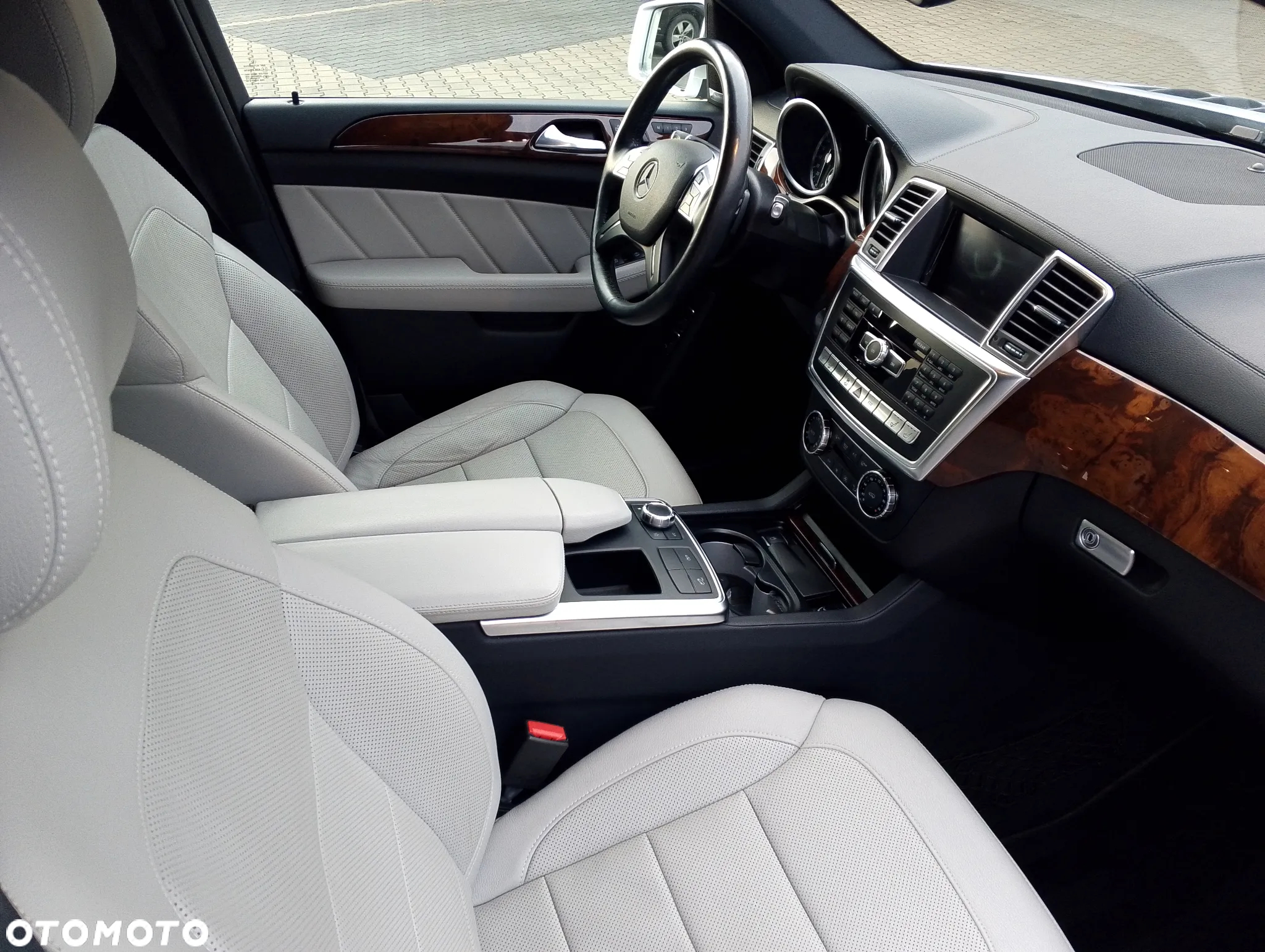 Mercedes-Benz GL 400 4Matic 7G-TRONIC - 14