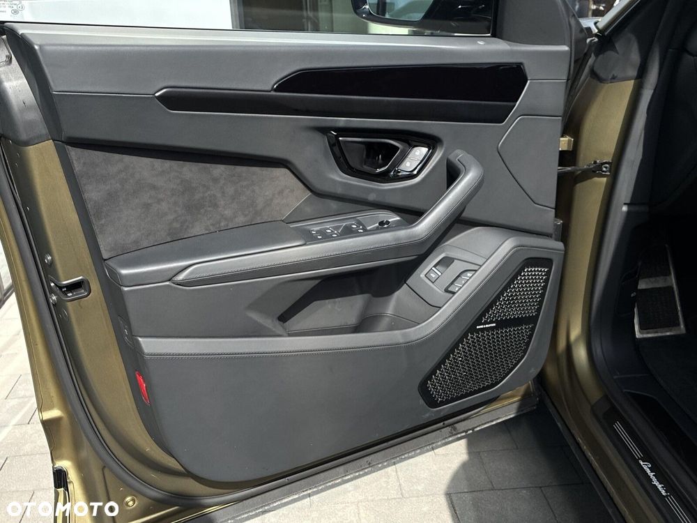 Lamborghini Urus - 8