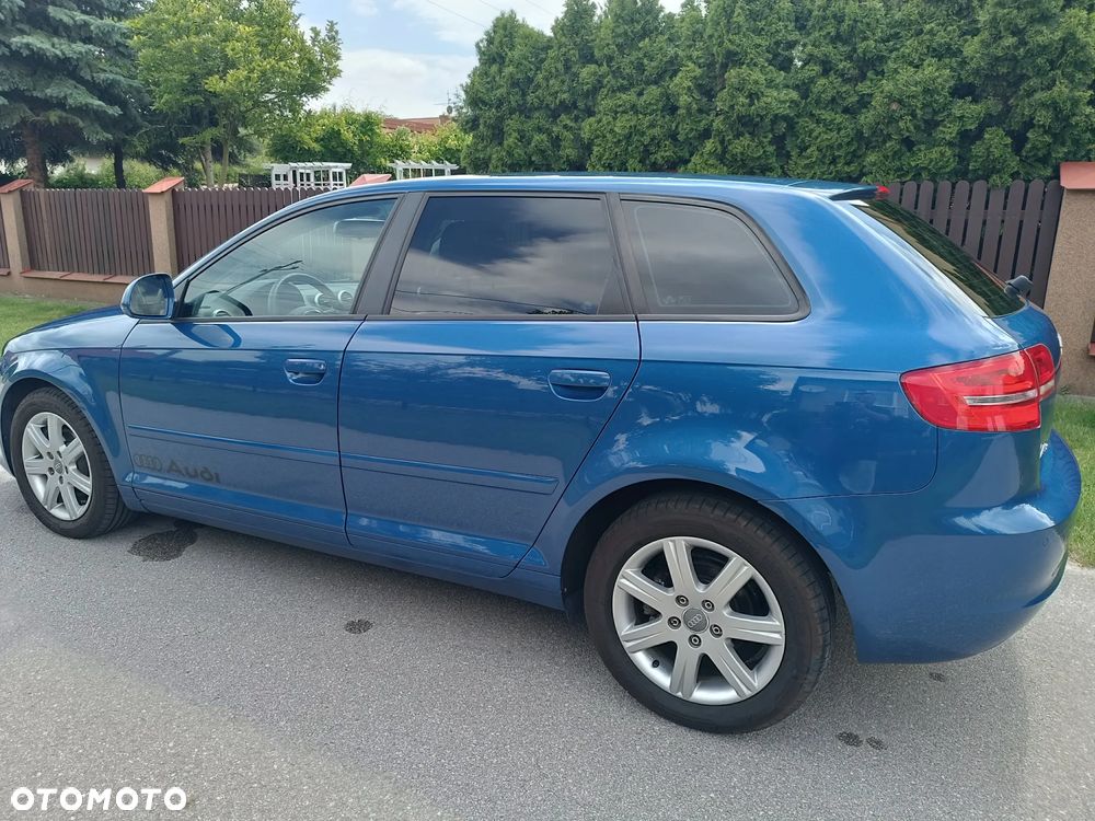 Audi A3 Sportback 1.6 TDI DPF Ambiente - 9