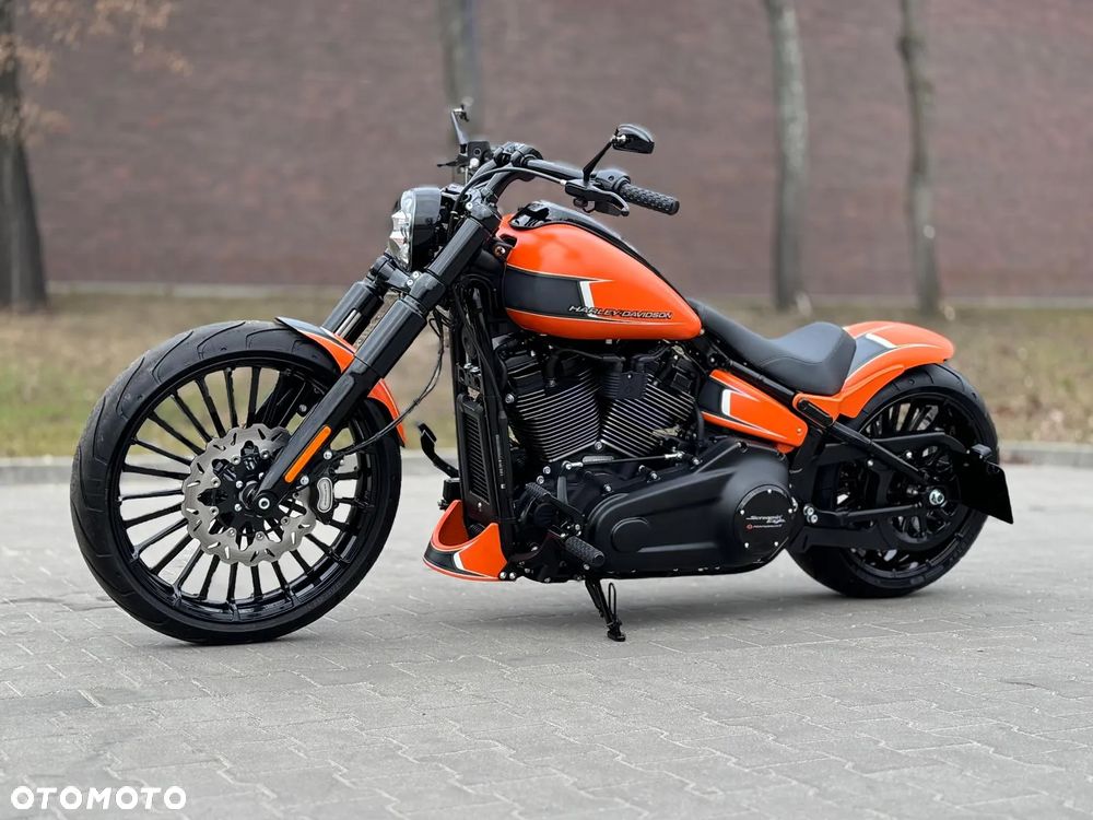 Harley-Davidson Softail Breakout - 20