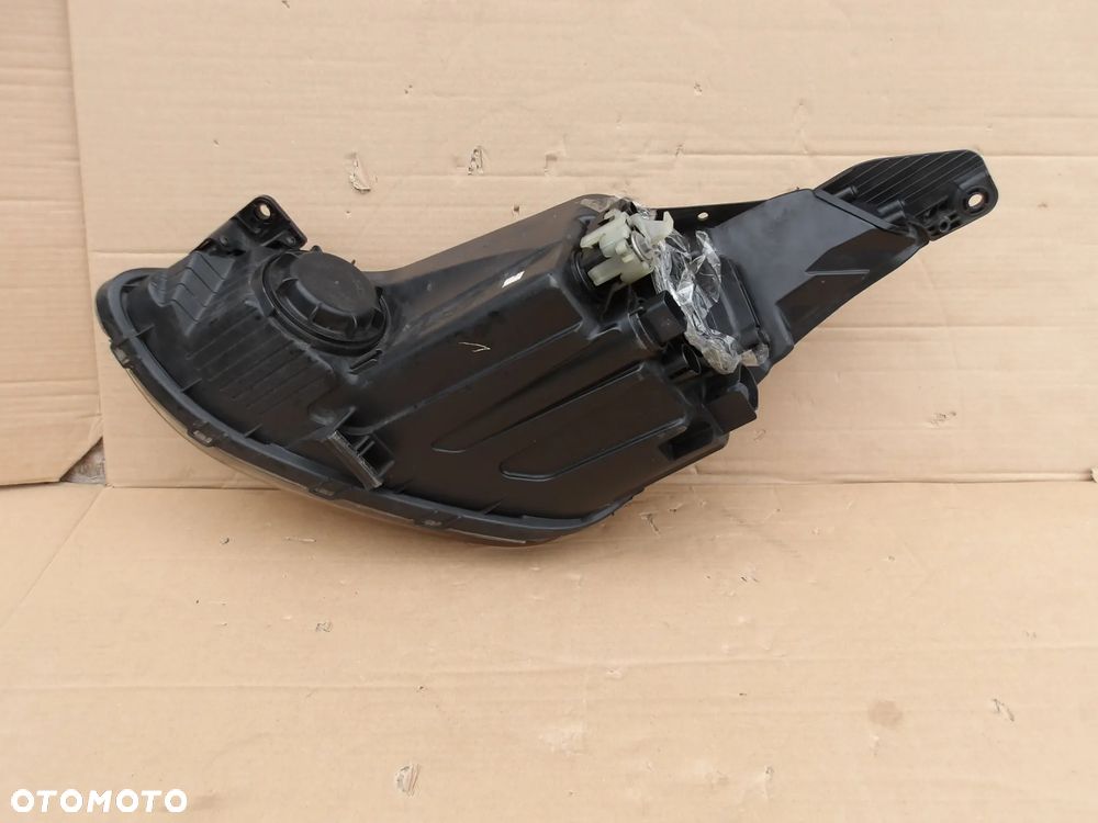 LAMPA PRAWY PRZOD HYUNDAI I10 II 92102-B9000 - 9